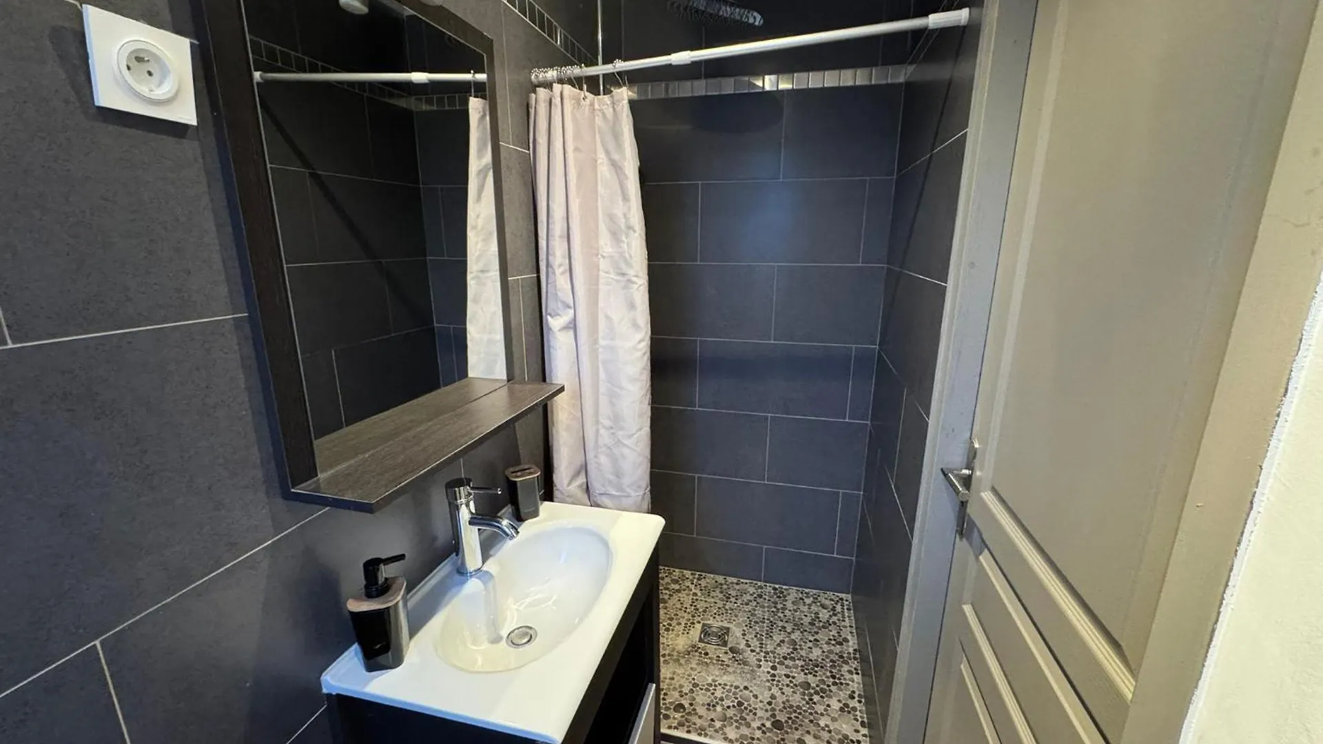 2 Twenty Fort Studio With Pool Lyon Villeurbanne Apartmán